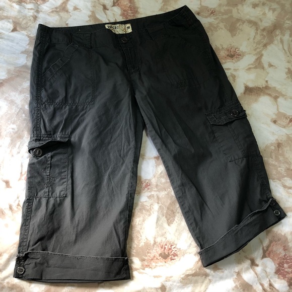 BKE Pants - BKE cargo capri size 31